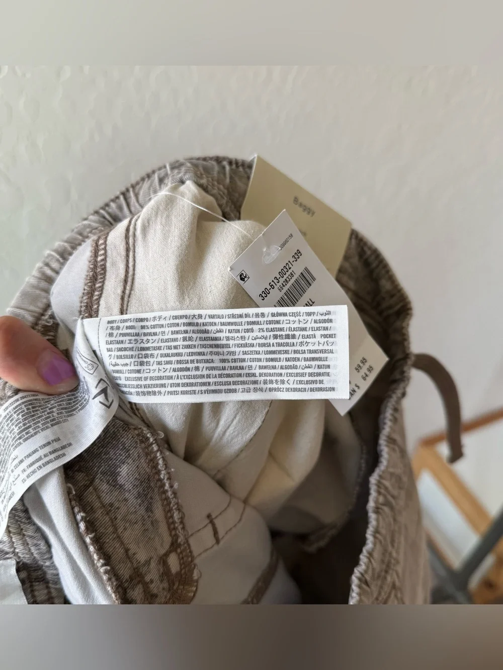 Hollister Men's Super Baggy Camo Cargo Pants - Picture 7 of 9